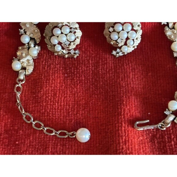 Crown Trifari Heavy Gold Plated, Cubic Zirc, Pearl Necklace & Matching Earrings - Picture 8 of 16